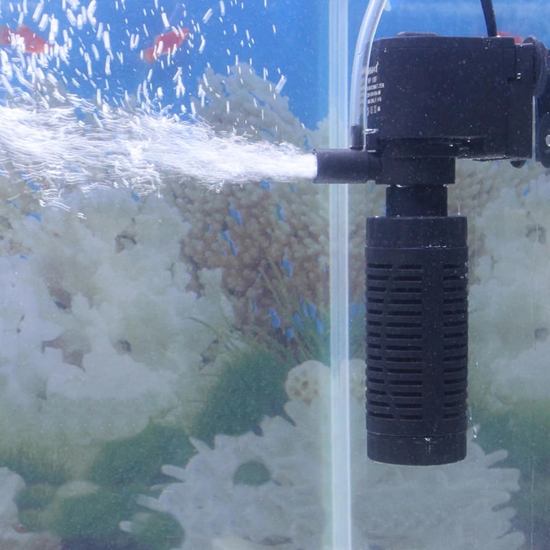 Piccola pompa dell'acqua dell'acquario per acquario piccolo